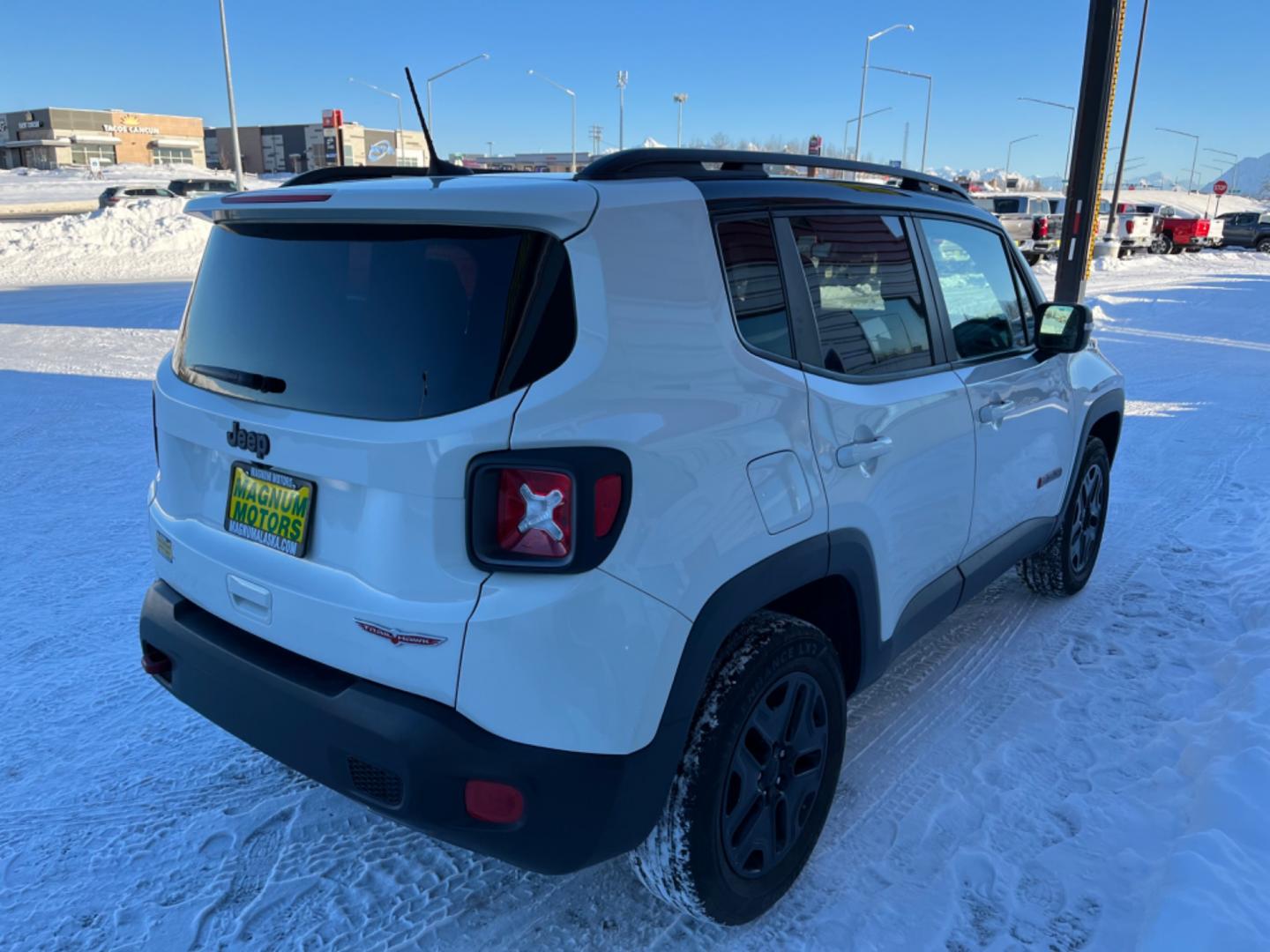 2018 White /charcoal cloth Jeep Renegade Trailhawk 4WD (ZACCJBCBXJP) with an 2.4L L4 DOHC 16V engine, 9A transmission, located at 1960 Industrial Drive, Wasilla, 99654, (907) 274-2277, 61.573475, -149.400146 - Photo#5